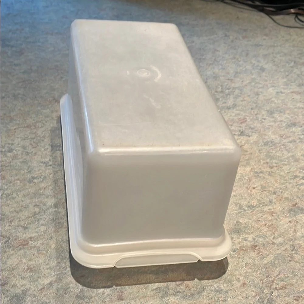Tupperware White Storage Container with Secure Lid - Picture 5 of 7